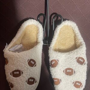 Cozy women’s Football Slippers - Cream and Brown size 5-6